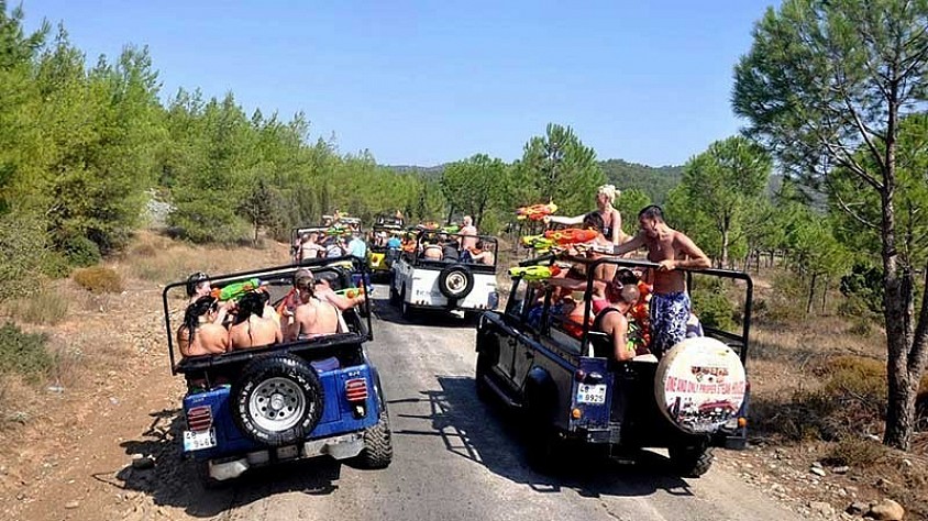 Saklıkent jeep safari : 1000₺ servis ve öğlen yemeği dahil  🚘 Saklikent jeep safari: £15 including transportation and lunch.